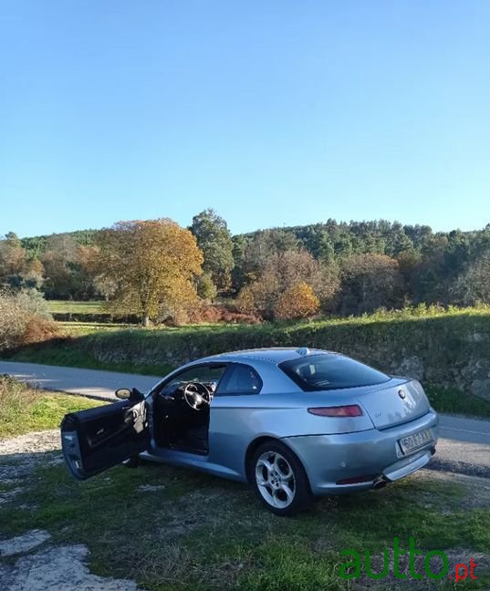 2004' Alfa Romeo GT photo #4