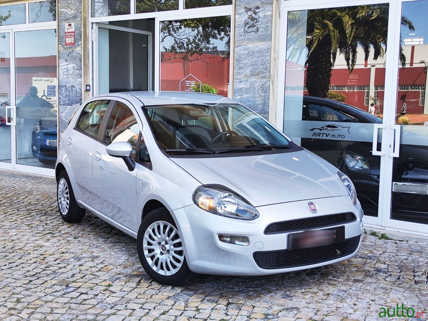 2012' Fiat Punto Evo photo #3