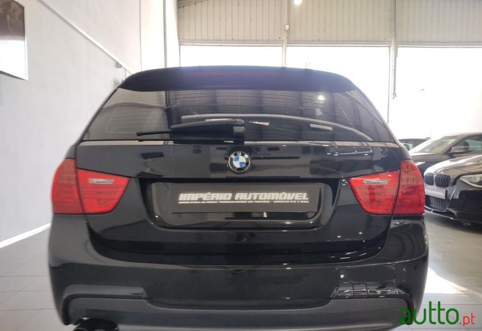 2012' BMW 318 photo #6