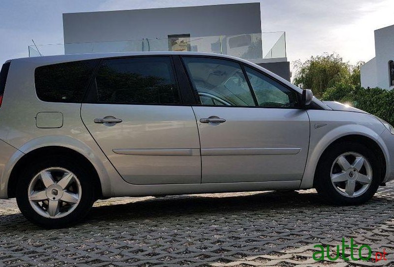 2008' Renault Grand Scenic photo #1