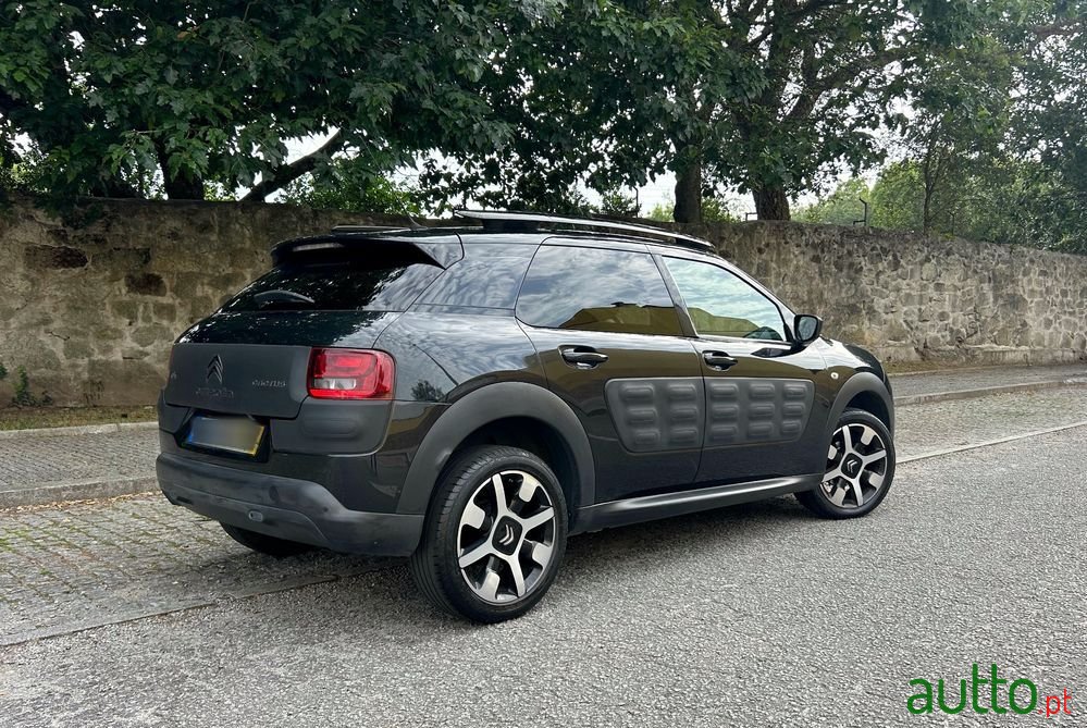 2015' Citroen C4 Cactus 1.2 Puretech Shine photo #2