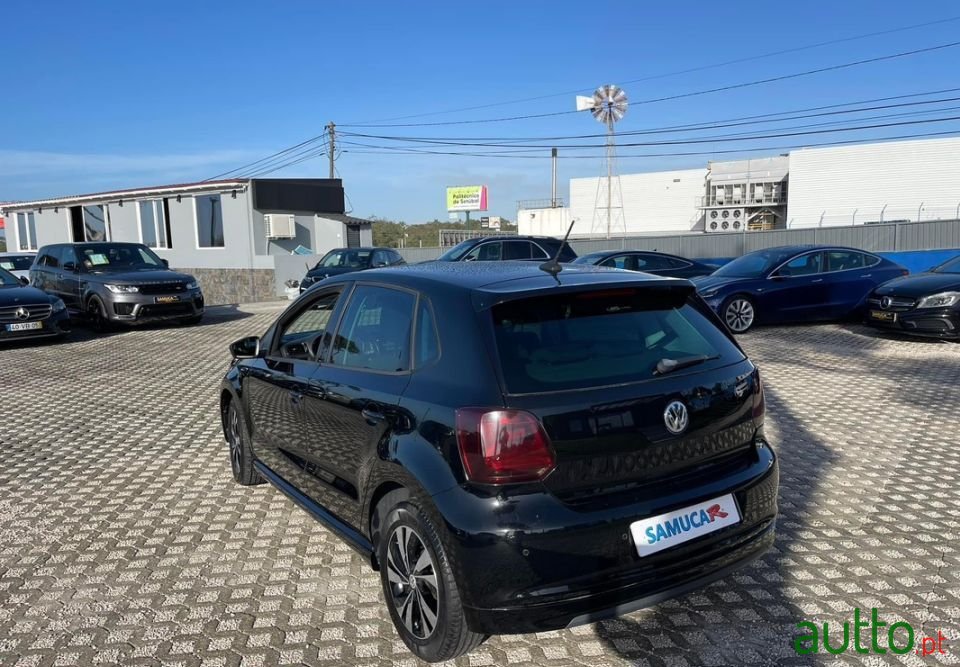 2015' Volkswagen Polo photo #3