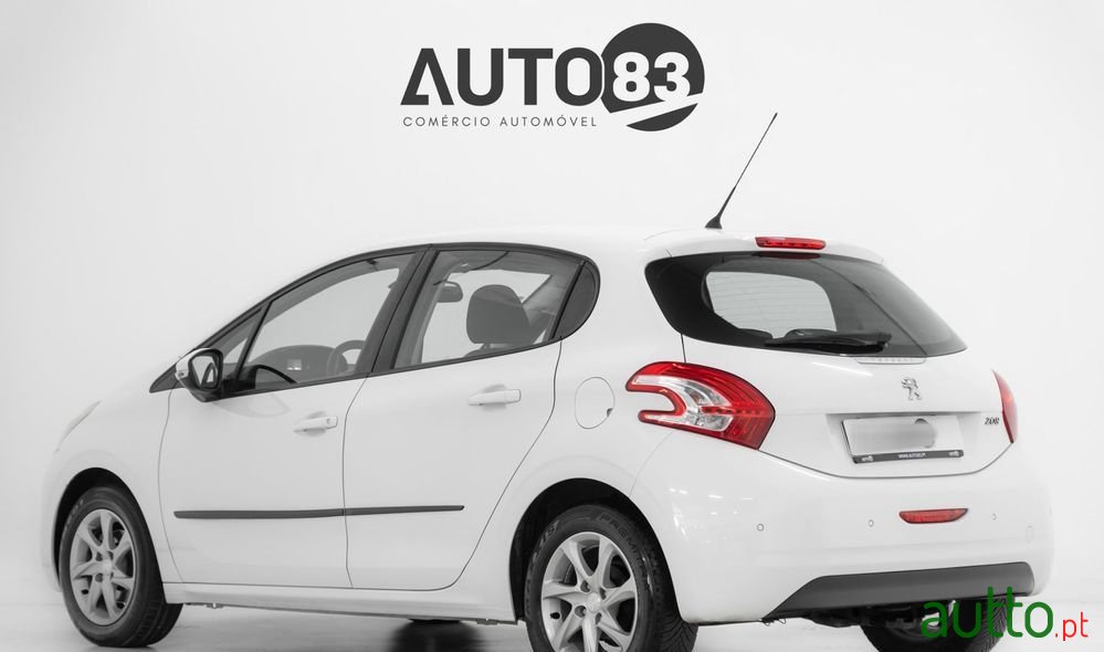 2014' Peugeot 208 1.2 Puretech photo #3