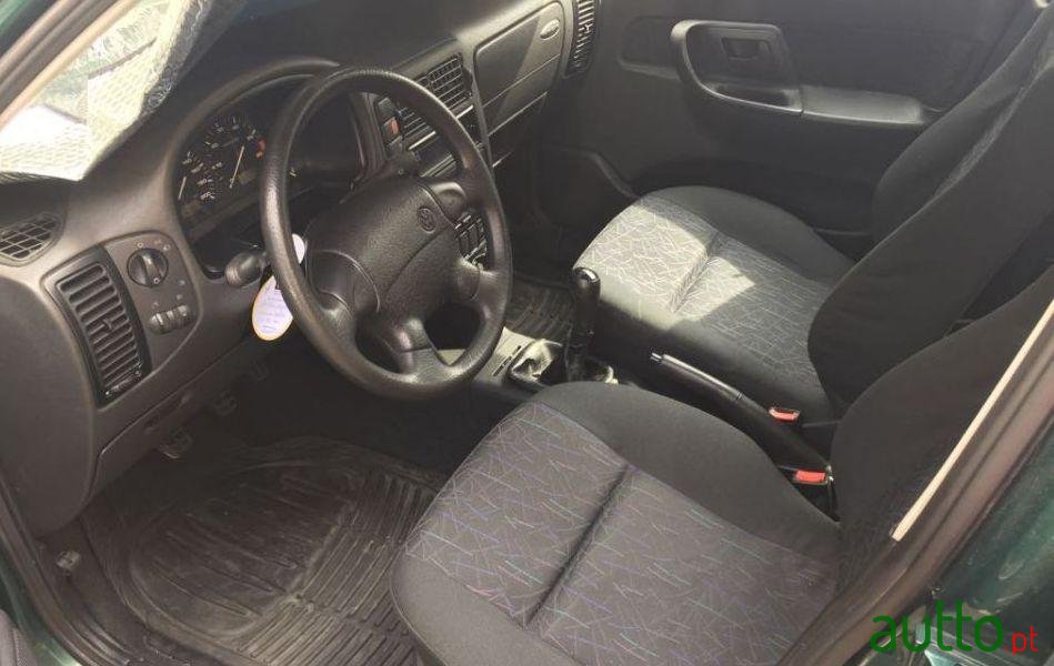 1999' Volkswagen Polo photo #3