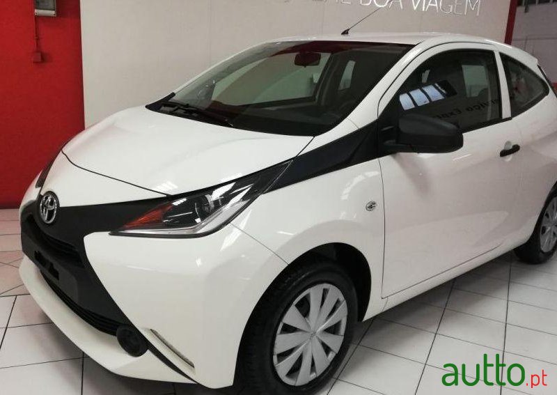 2018' Toyota Aygo 1.0 Vvti-X photo #2