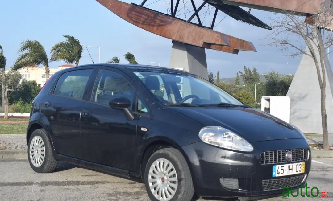 2009' Fiat Grande Punto photo #1