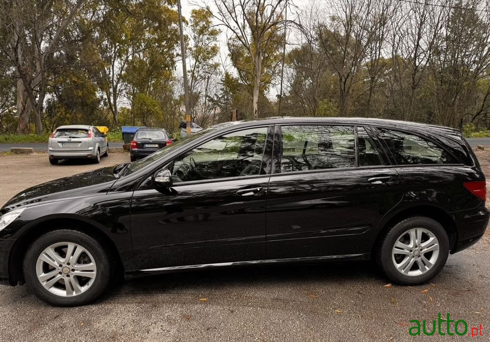 2009' Mercedes-Benz R 350 photo #2