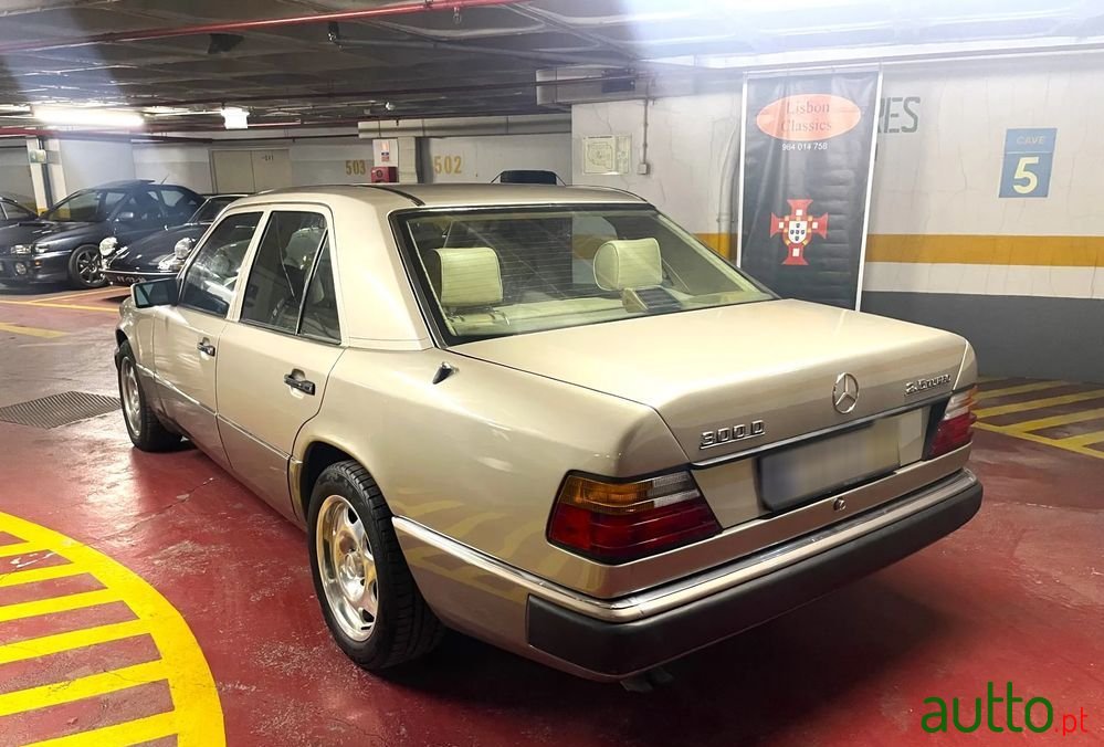 1992' Mercedes-Benz W124 250 D Turbo photo #6