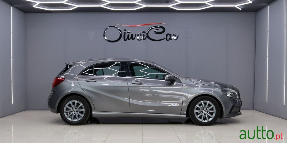 2017' Mercedes-Benz Classe A D Urban photo #3