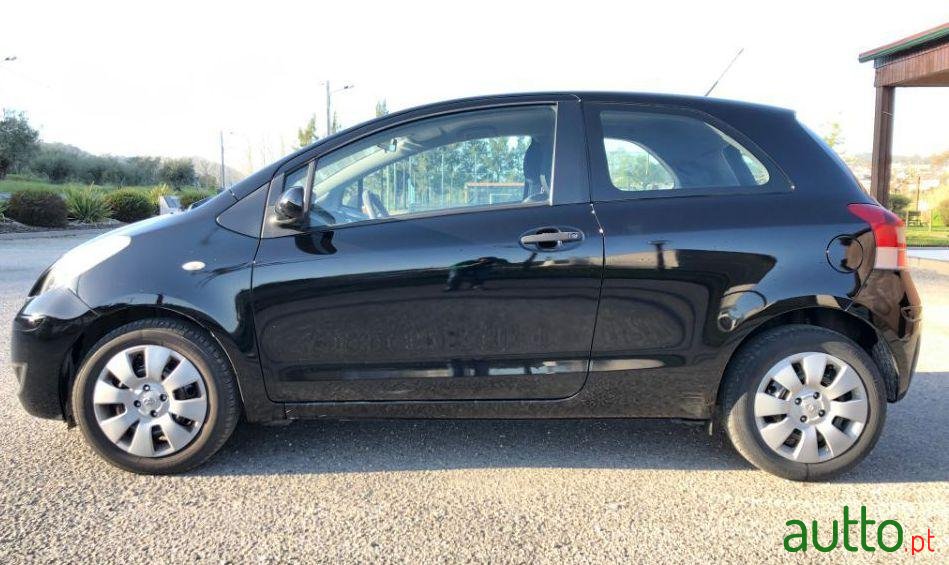2010' Toyota Yaris photo #5