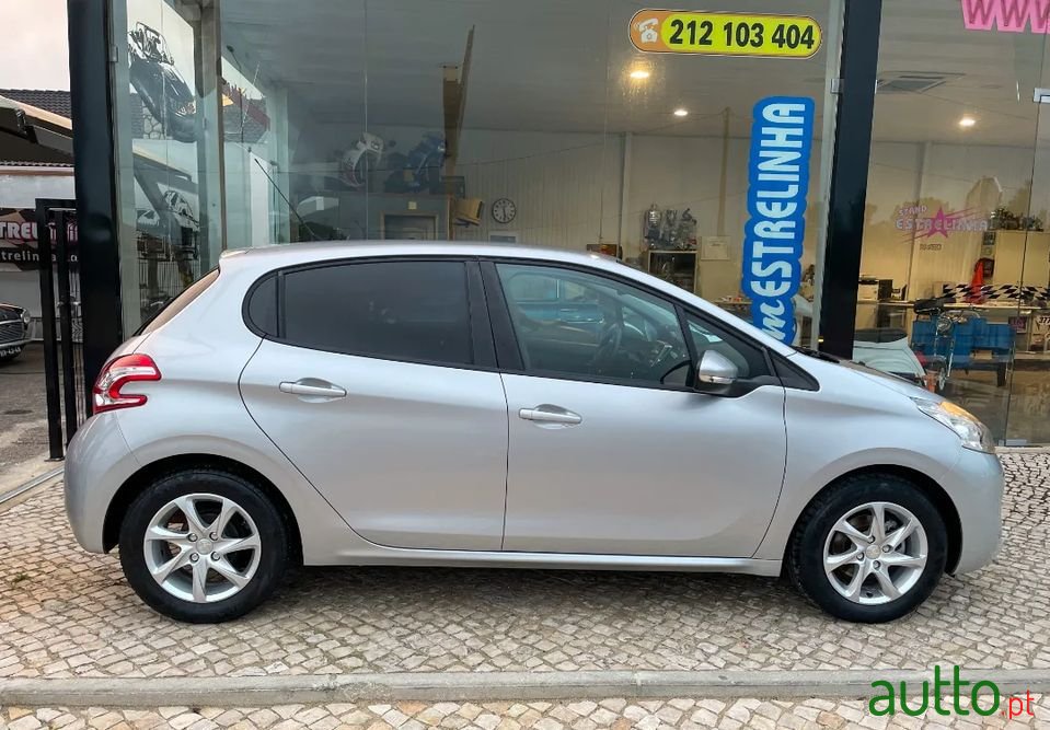 2013' Peugeot 208 photo #2