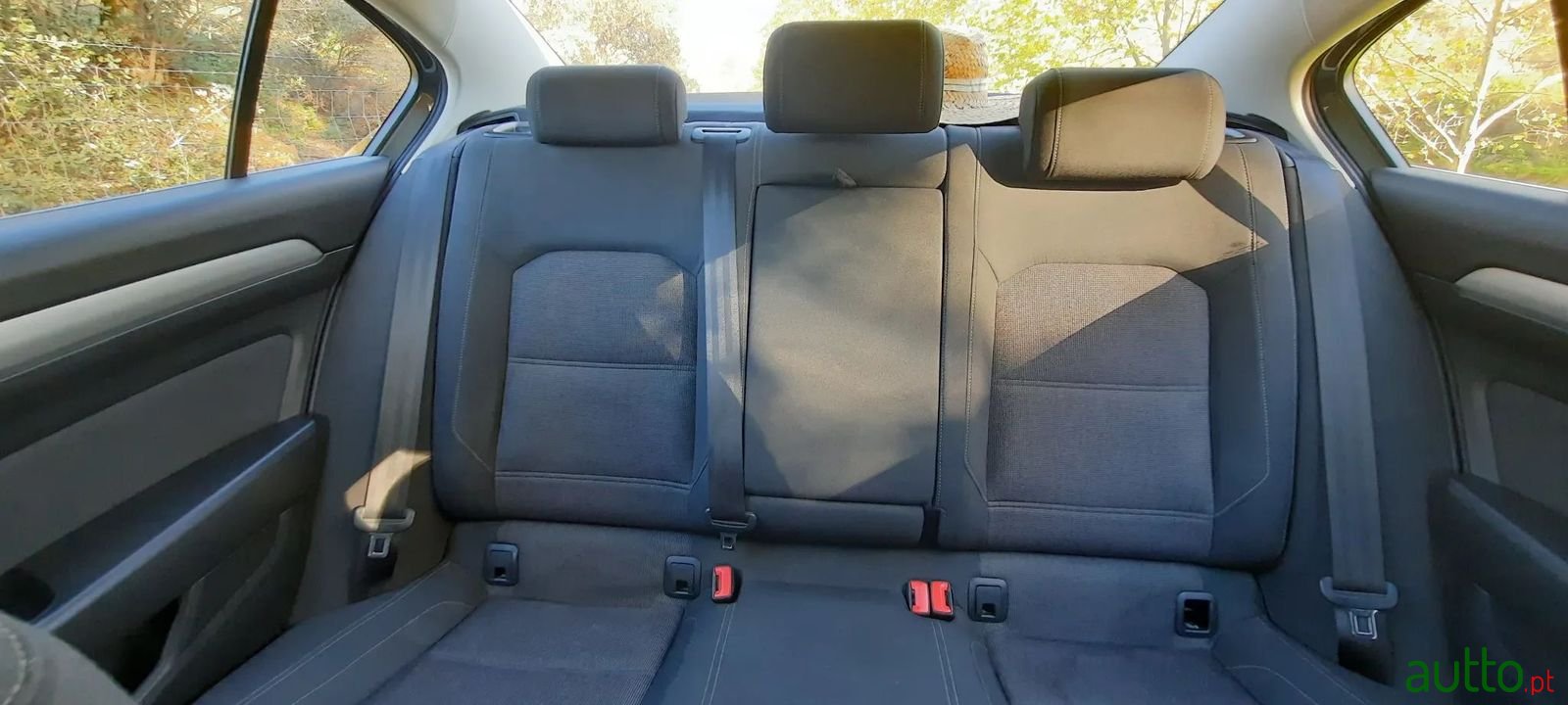 2016' Volkswagen Passat photo #3