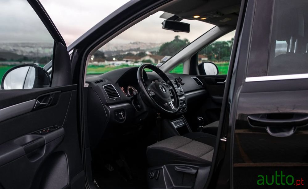 2015' Volkswagen Sharan photo #5