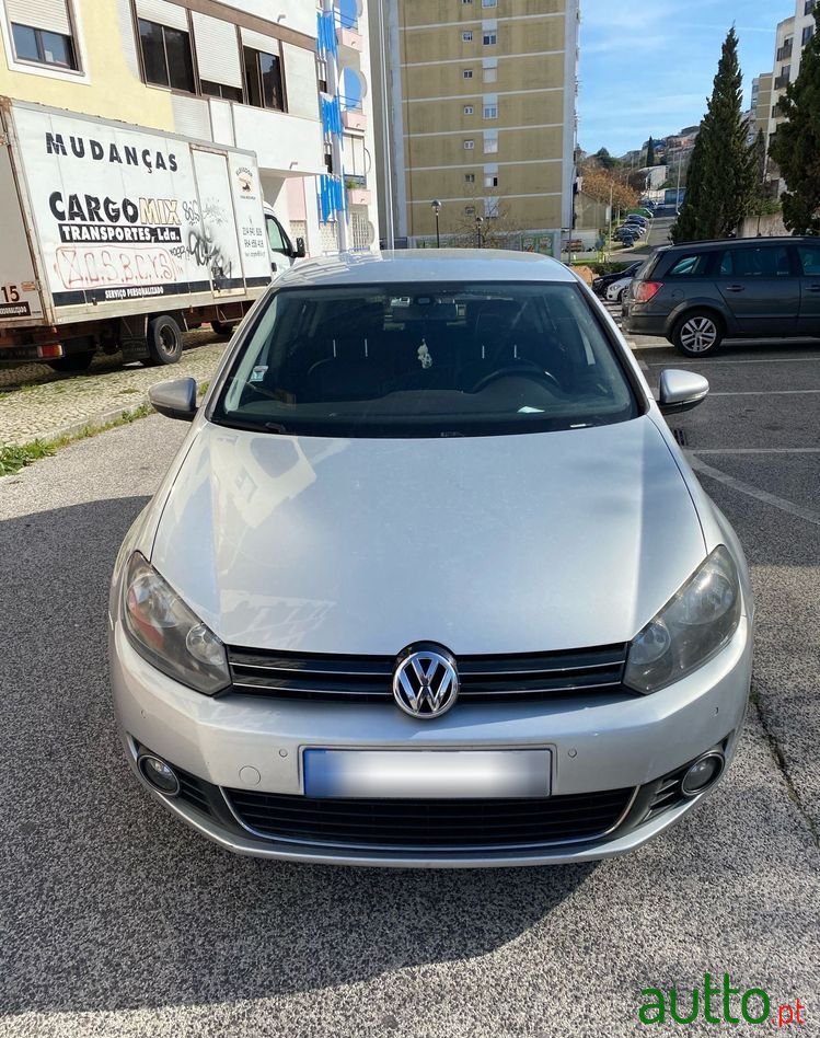 2011' Volkswagen Golf photo #1