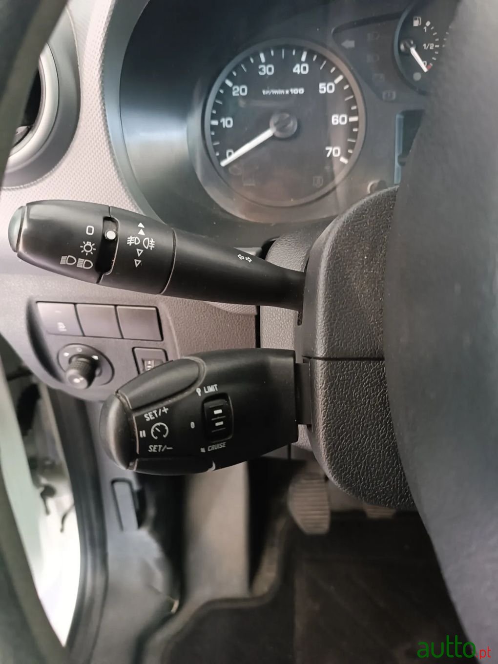 2015' Peugeot Partner photo #2