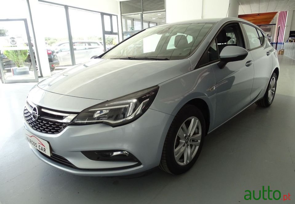 2018' Opel Astra photo #3
