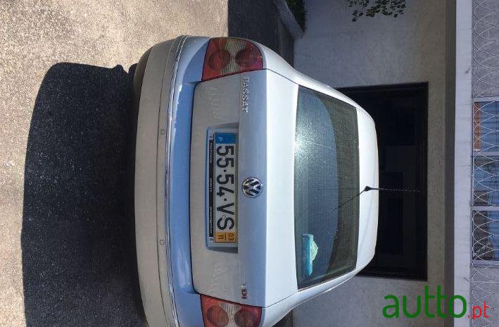 2003' Volkswagen Passat photo #2