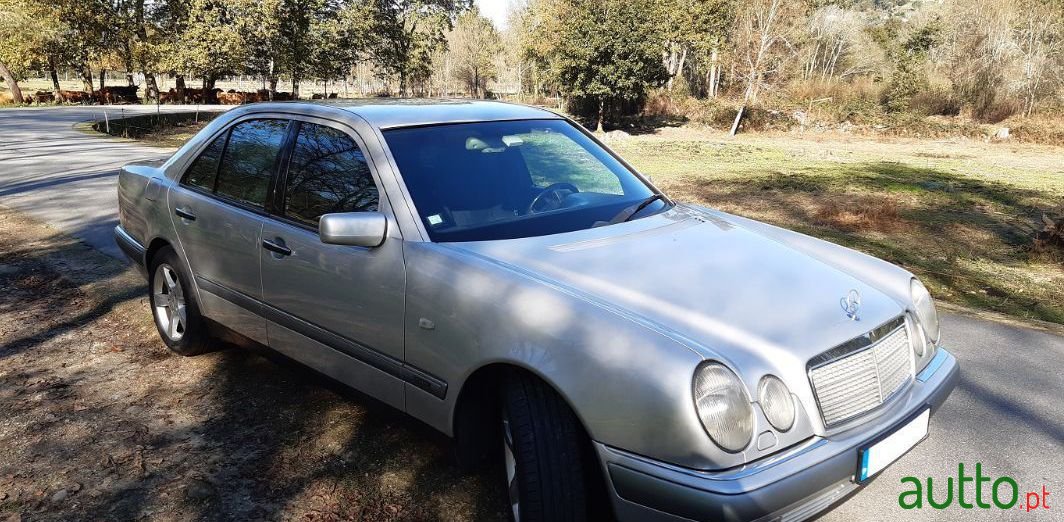 1997' Mercedes-Benz E-220 photo #1