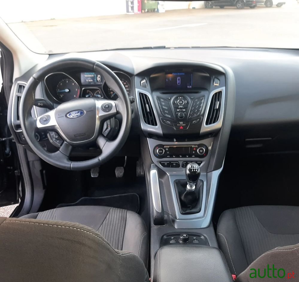 2011' Ford Focus Sw photo #5