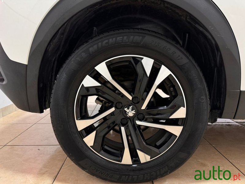 2021' Peugeot 2008 1.2 Puretech Allure photo #6
