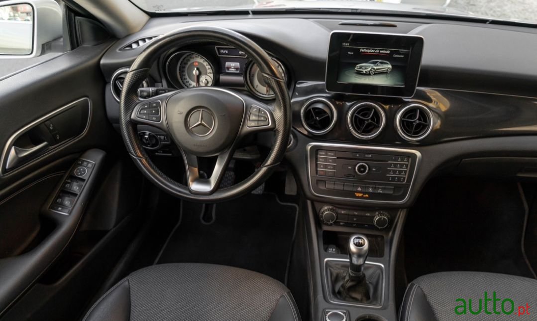 2015' Mercedes-Benz CLA 200 photo #4