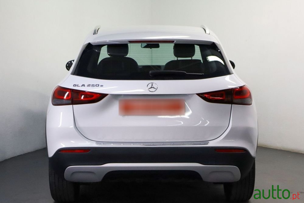 2022' Mercedes-Benz Classe Gla E Style photo #4