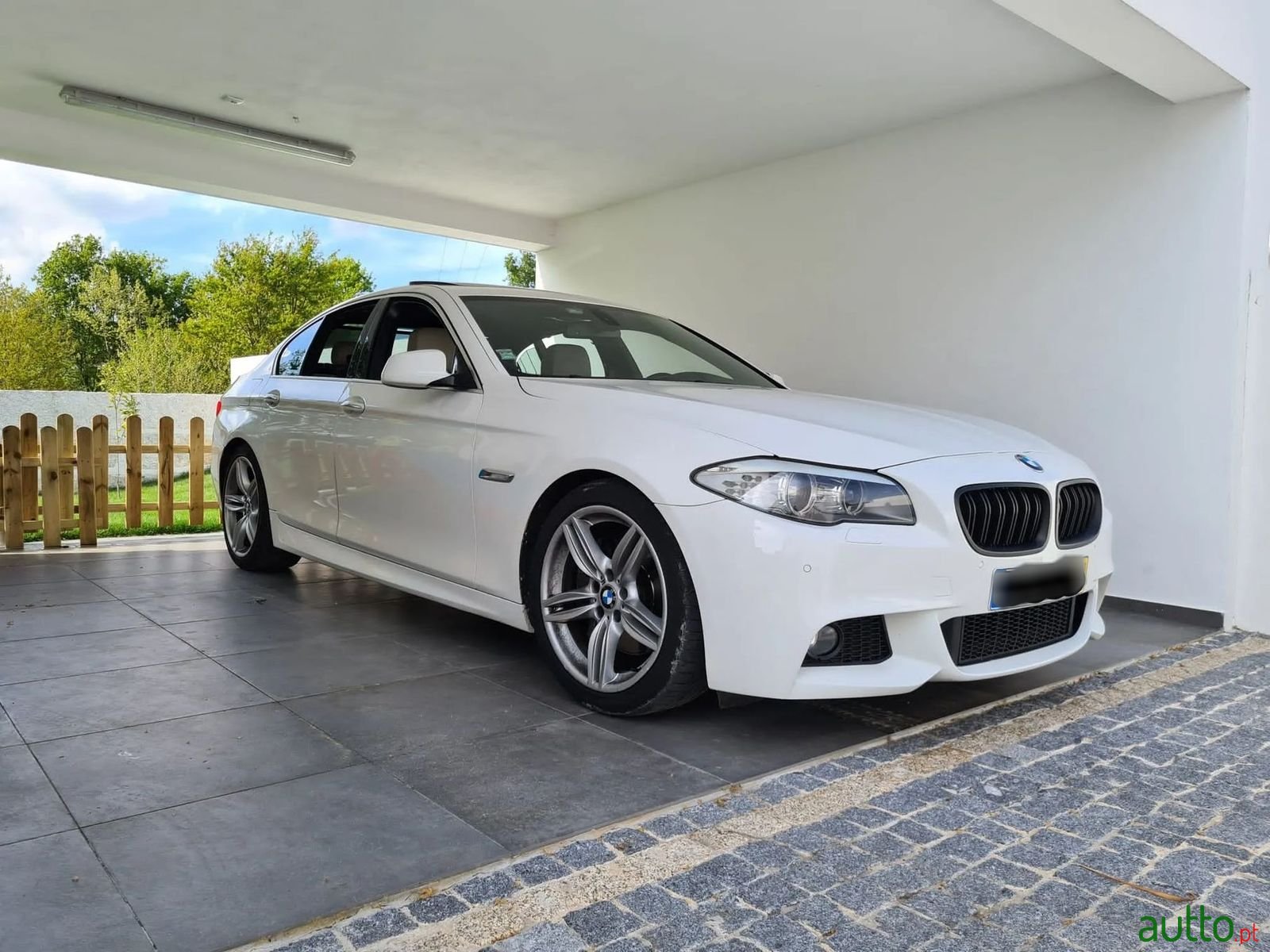 2011' BMW 535 photo #2