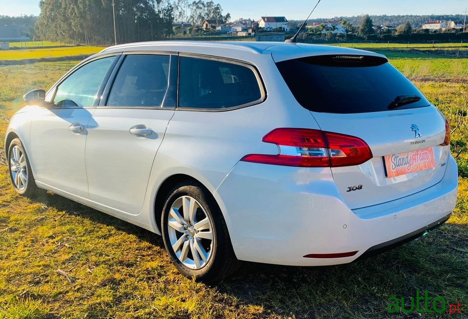 2017' Peugeot 308 Sw photo #2