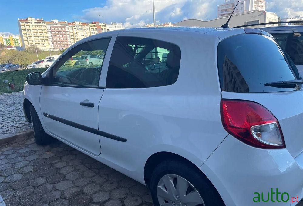 2010' Renault Clio photo #1