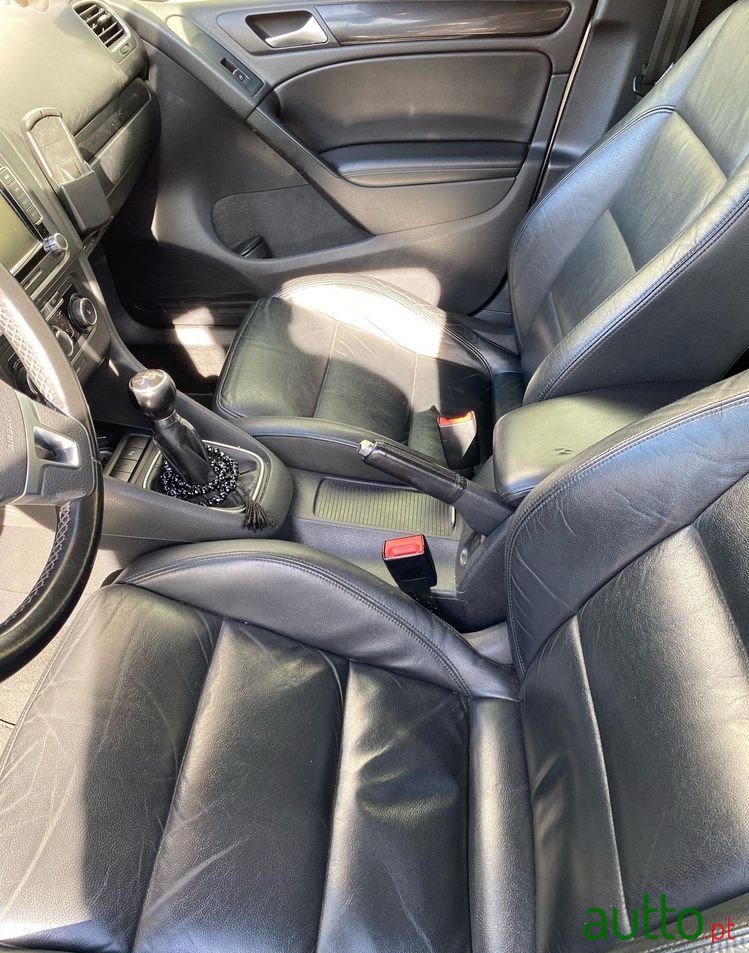 2011' Volkswagen Golf photo #6