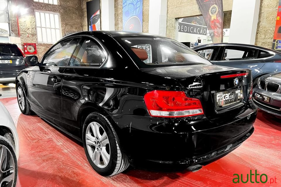 2011' BMW 118 photo #4