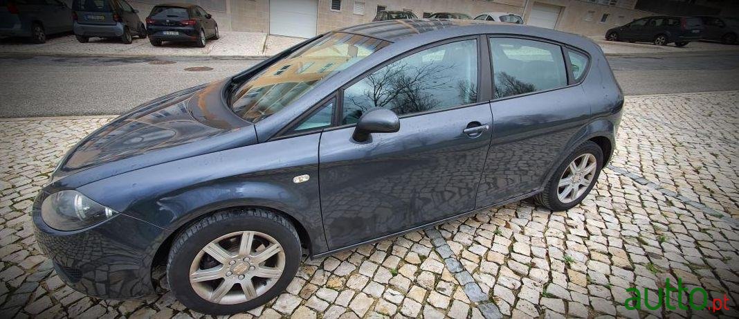 2007' SEAT Leon photo #2