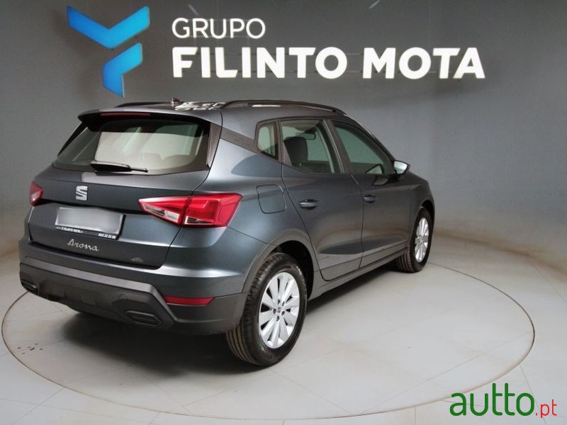 2022' SEAT Arona 1.0 Tsi Style photo #2