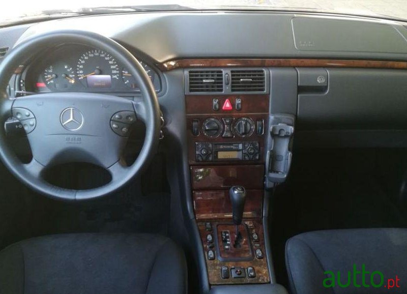 2000' Mercedes-Benz E-220 Cdi Elegance photo #3