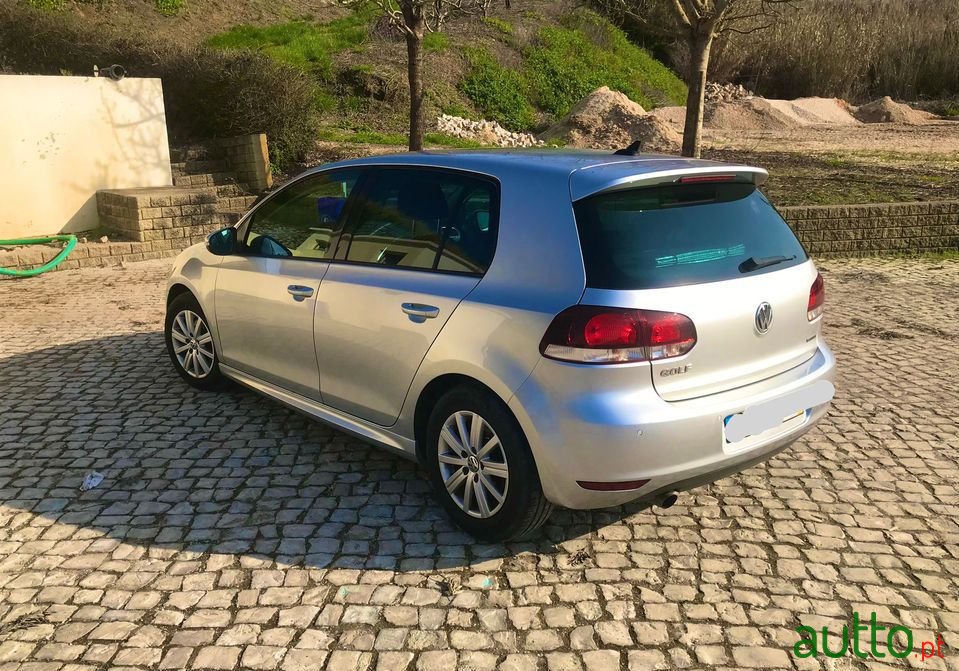 2011' Volkswagen Golf photo #5