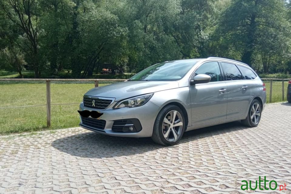 2018' Peugeot 308 Sw photo #1