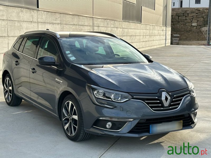 2018' Renault Megane Sport Tourer photo #2