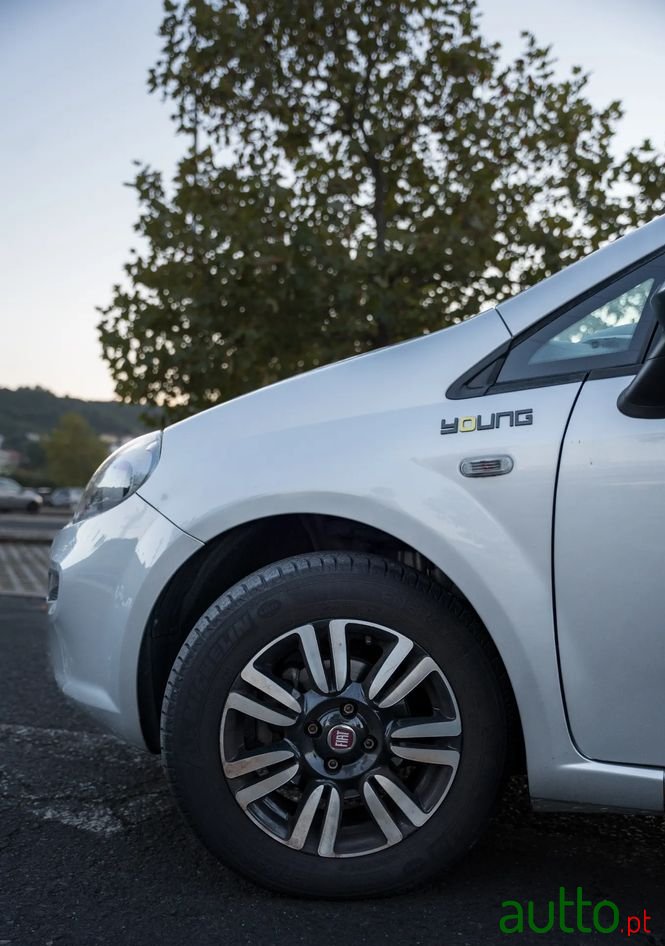 2015' Fiat Punto photo #5