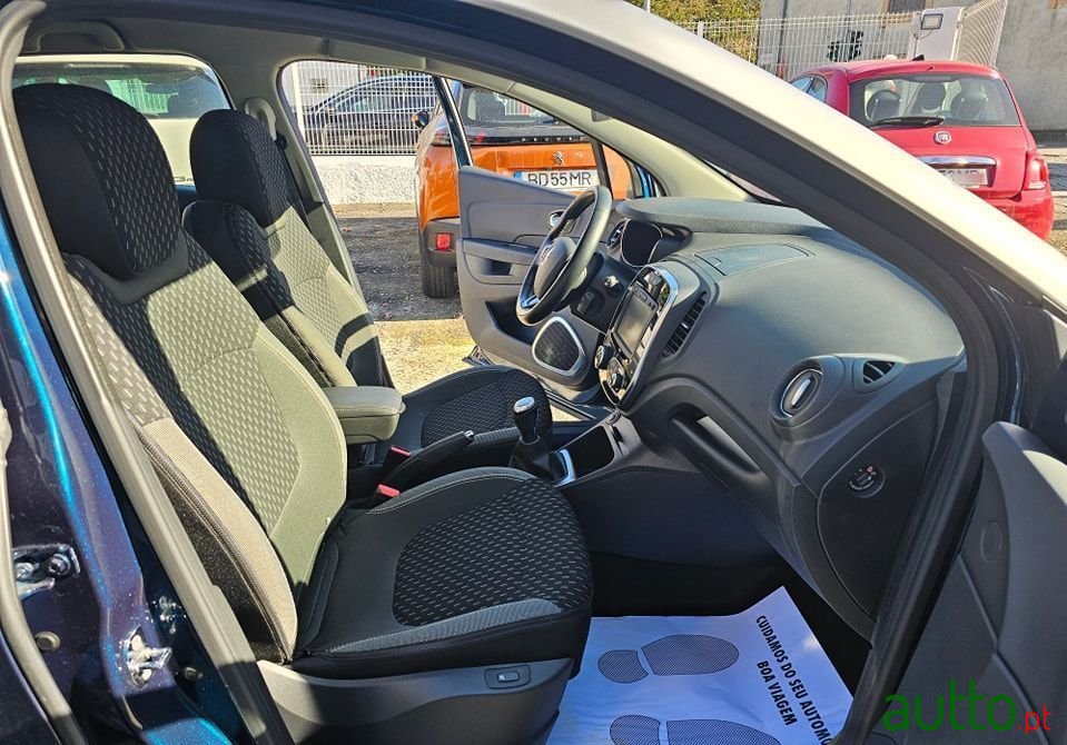 2019' Renault Captur photo #5