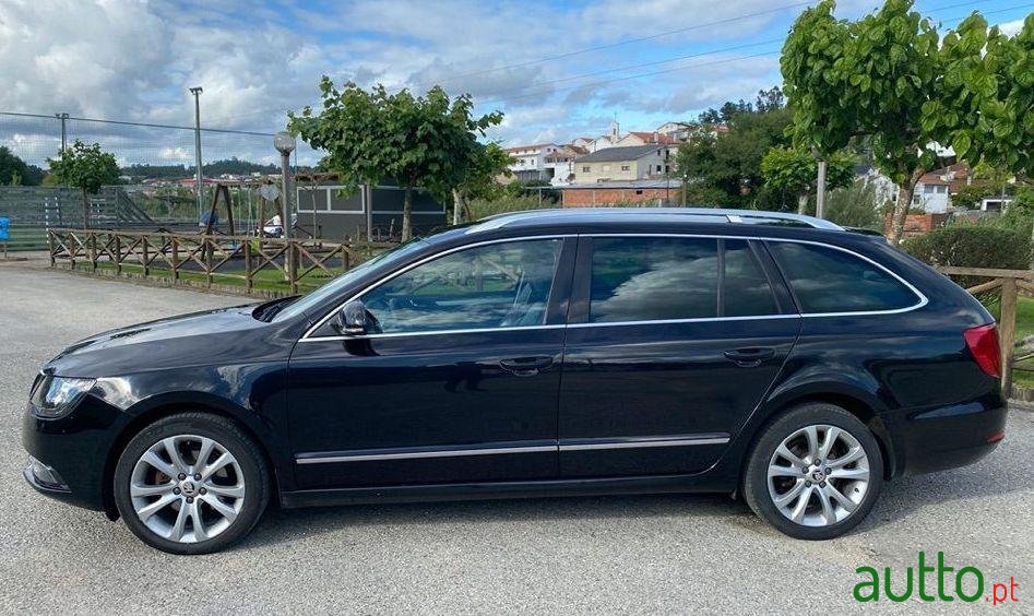 2015' Skoda Superb Break photo #1