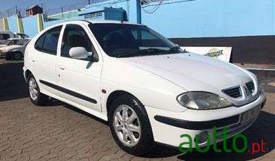 2001' Renault Megane photo #2