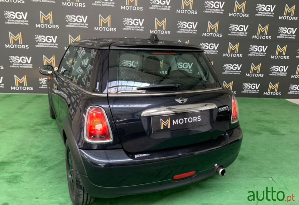 2010' MINI Cooper photo #3