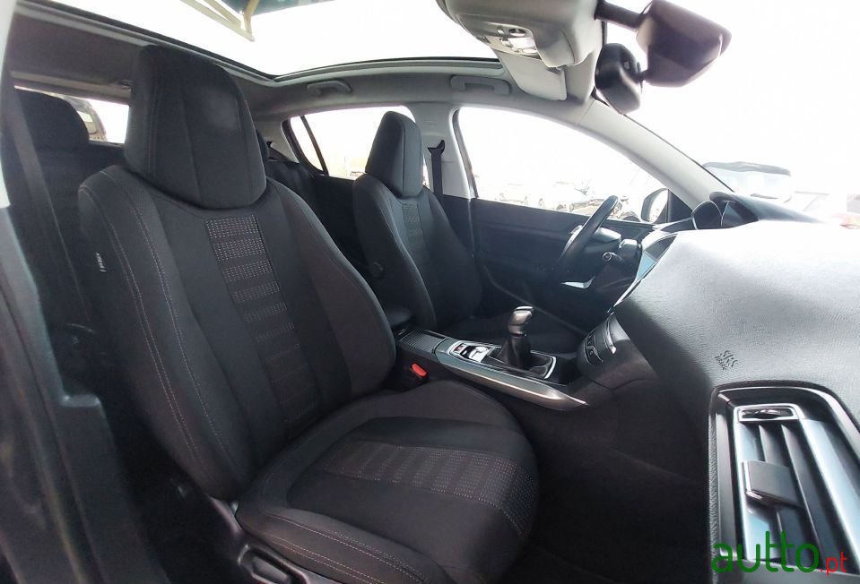 2017' Peugeot 308 photo #3