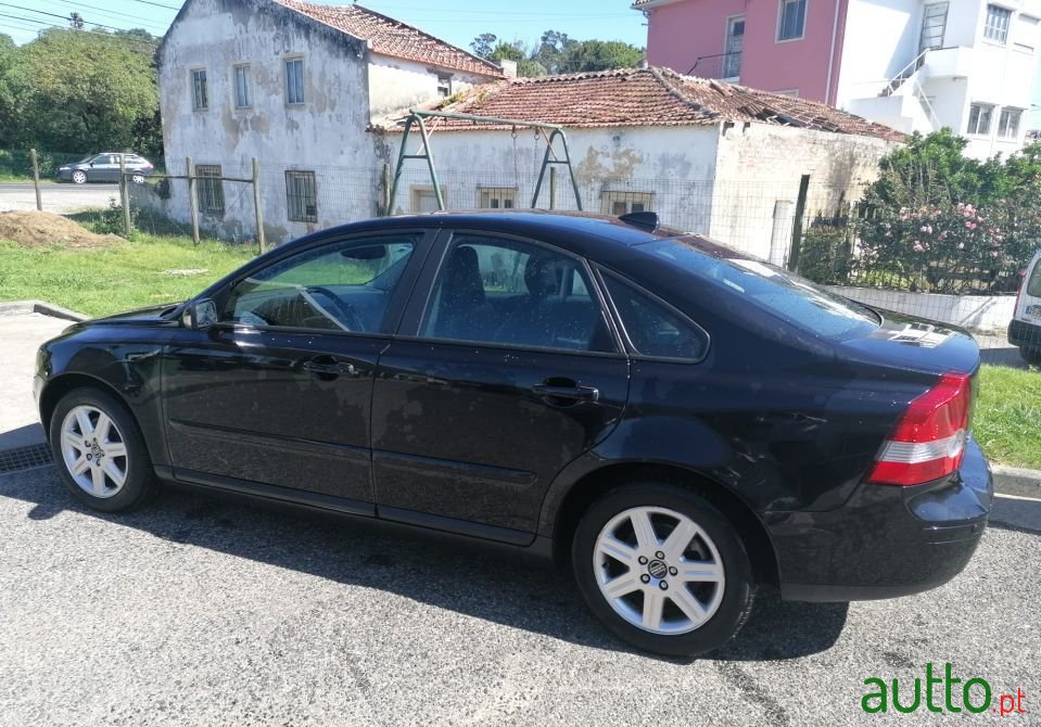 2005' Volvo S40 photo #2