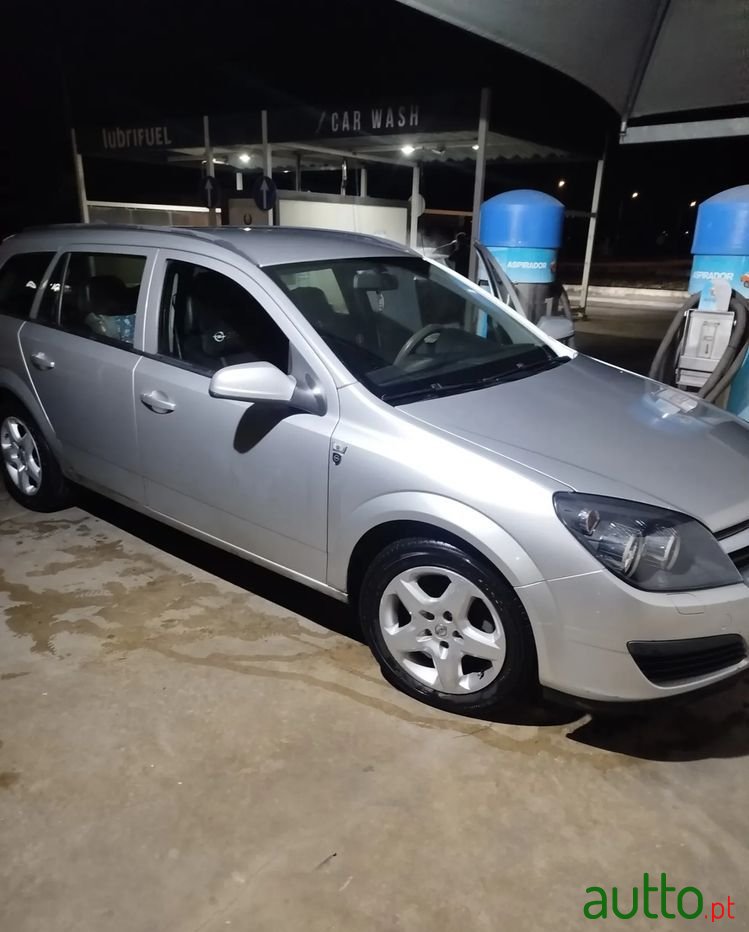2005' Opel Astra Caravan photo #1