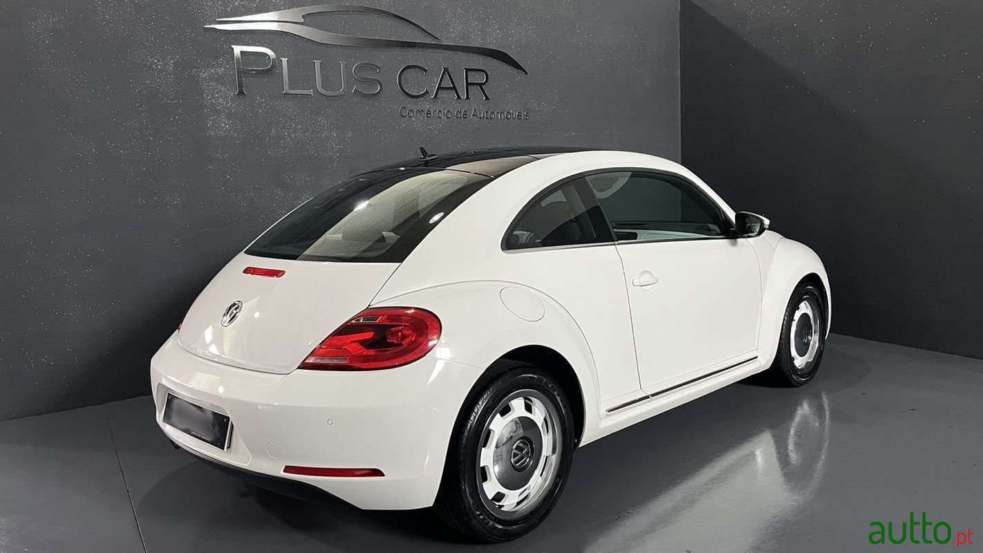 2013' Volkswagen New Beetle photo #5