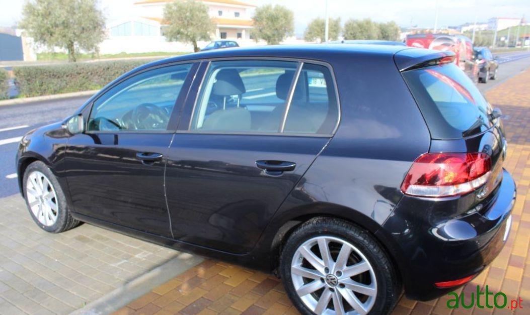 2010' Volkswagen Golf photo #2