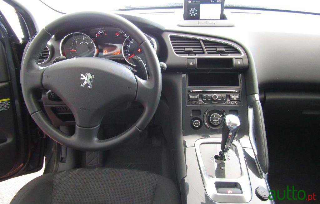 2013' Peugeot 3008 1.6 e-HDi SE Style 2-Tronic photo #2