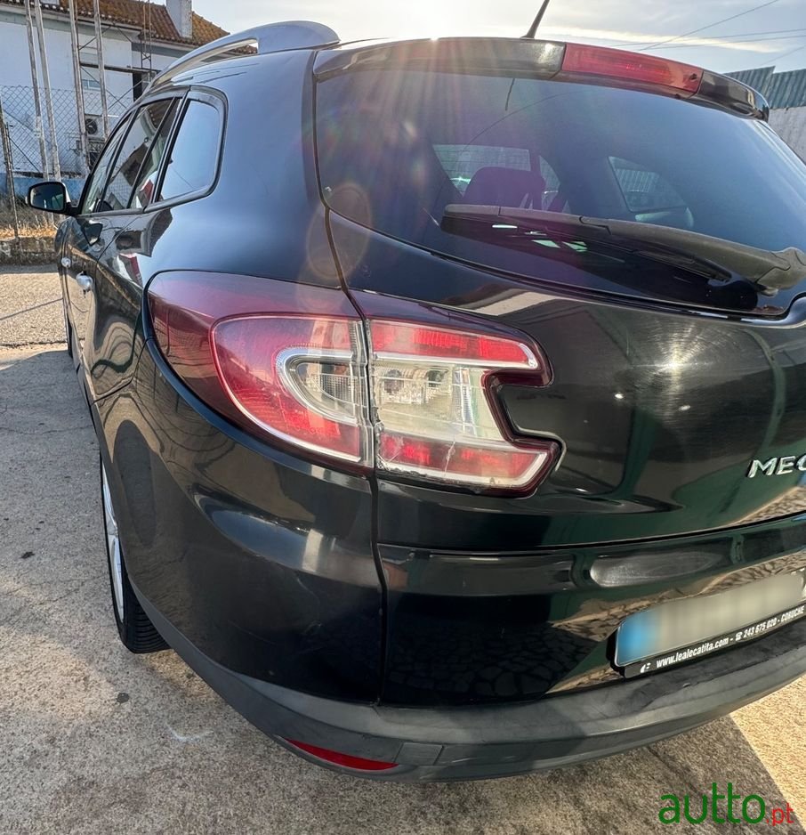 2011' Renault Megane Break photo #4