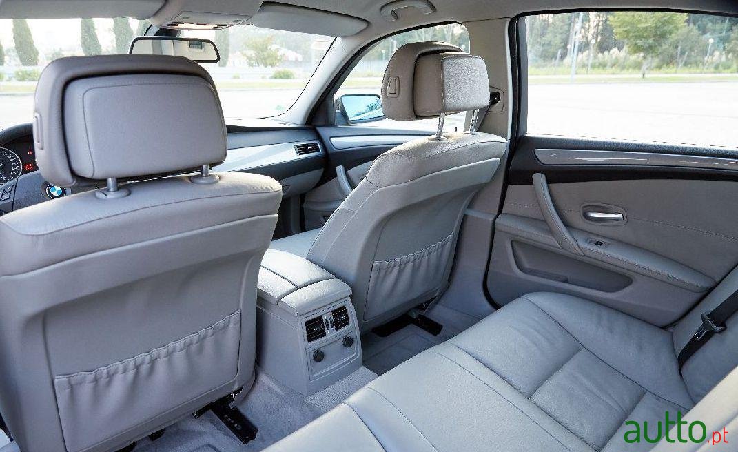 2008' BMW 520 Nacional photo #3